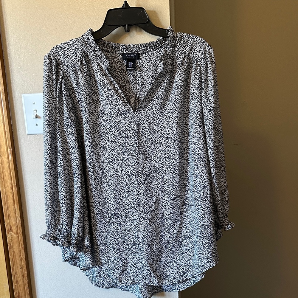 Chic Black and White Patterned Blouse